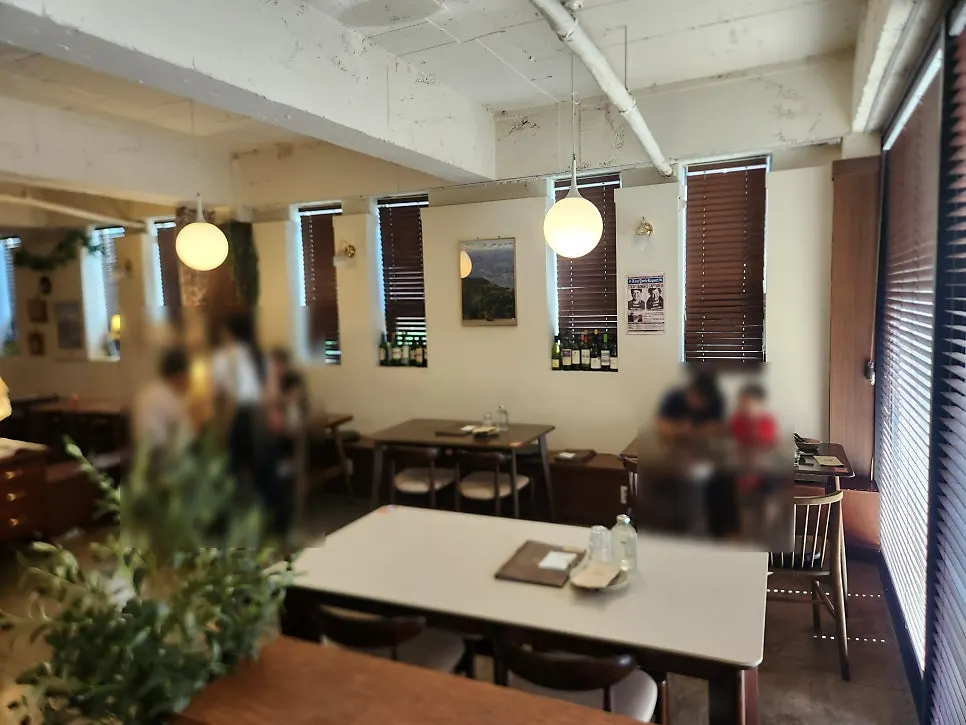 Dining hall seating and lighting at Oseuseu