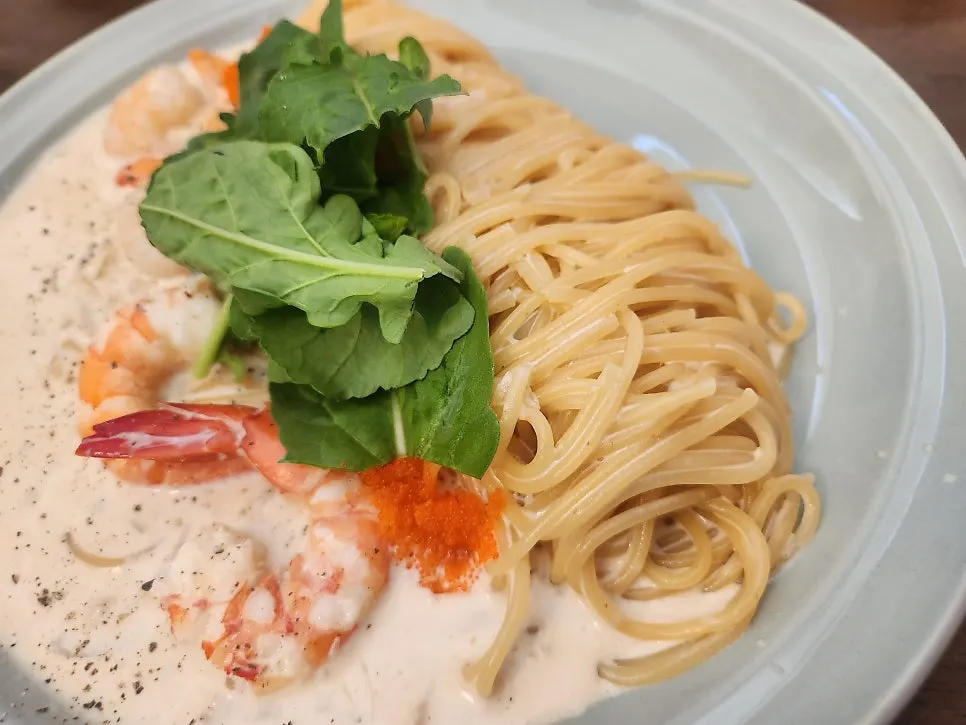 A plate of Oseuseu's red shrimp pasta