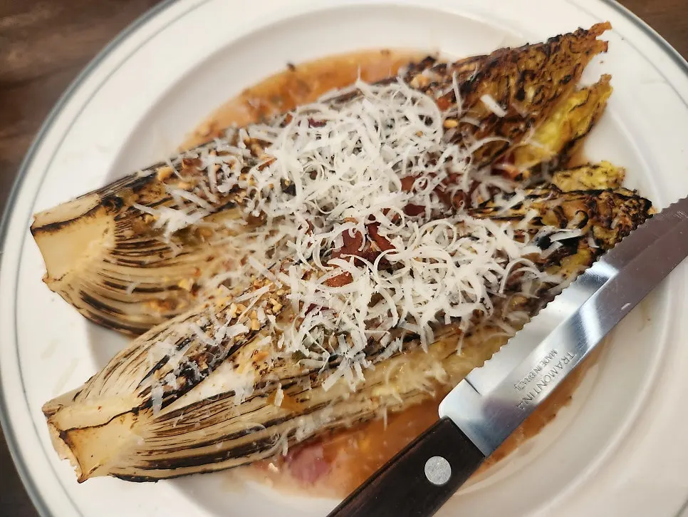 Oseuseu's grilled napa cabbage salad