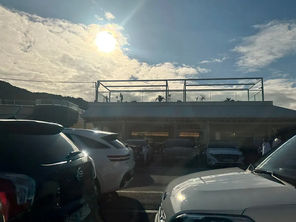 Parking area at Geurine Oasis