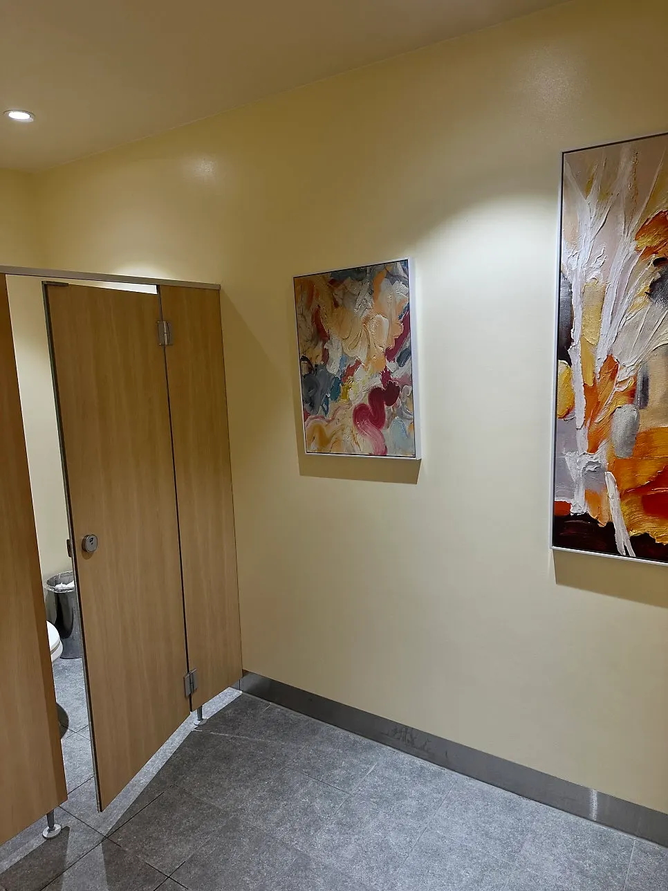 Café indoor convenience facilities