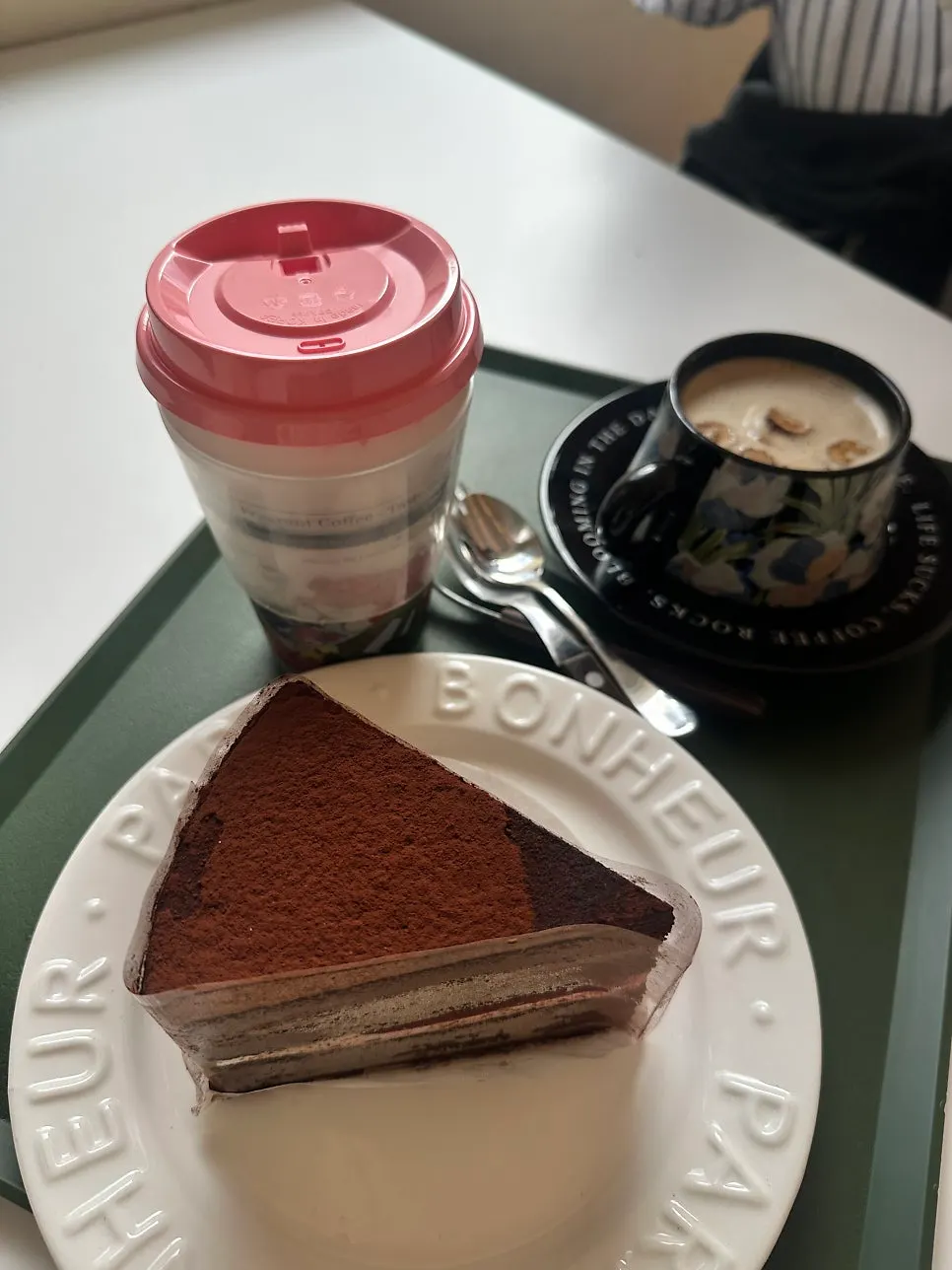 Ordered strawberry matcha latte and ssanghwa-cha