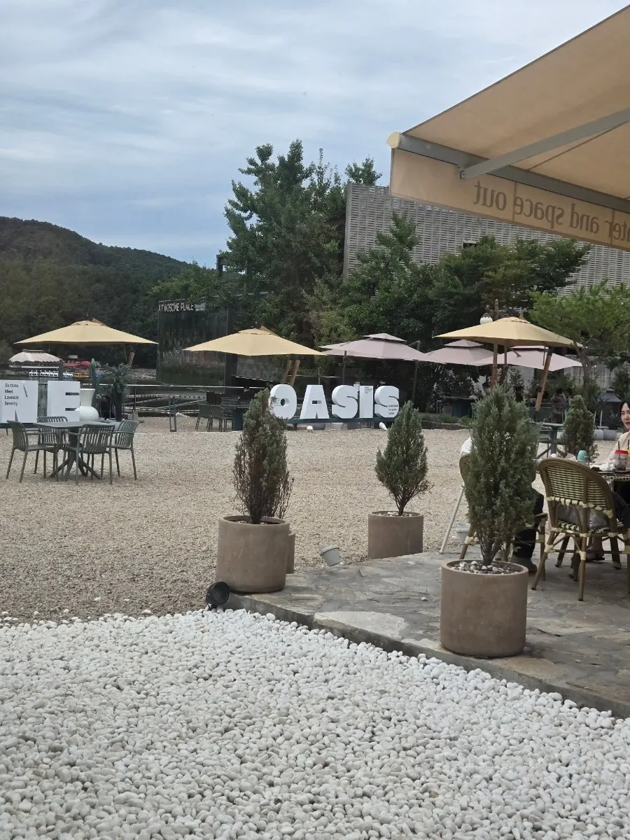 Outdoor table area in front of the reservoir