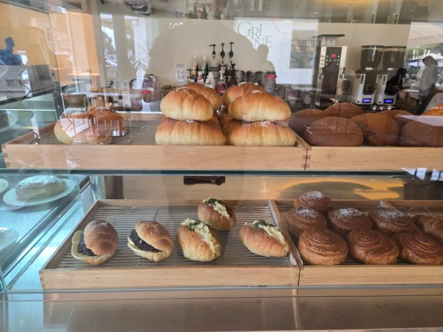 Various breads and cakes
