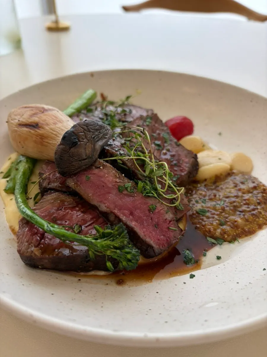 Sepiring hanwoo striploin steak grade-1