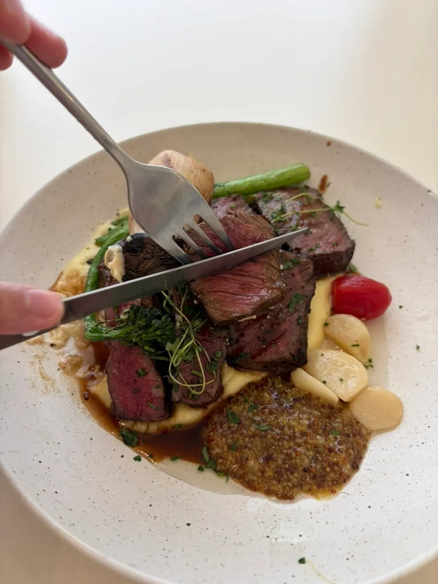 Mashed potato pendamping steak