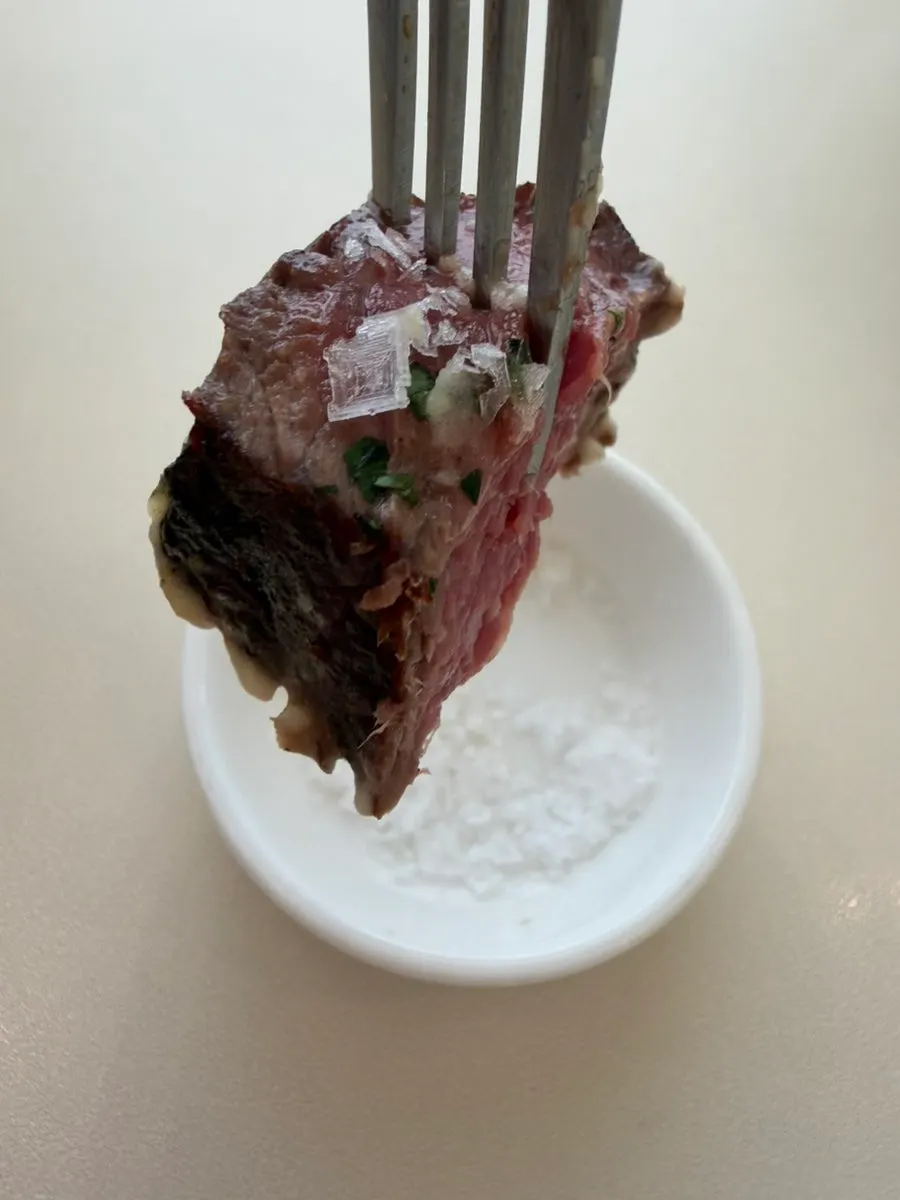 Steak striploin dicelup garam