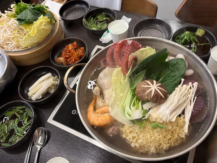Haepumgye haesintang table setting served right after reservation