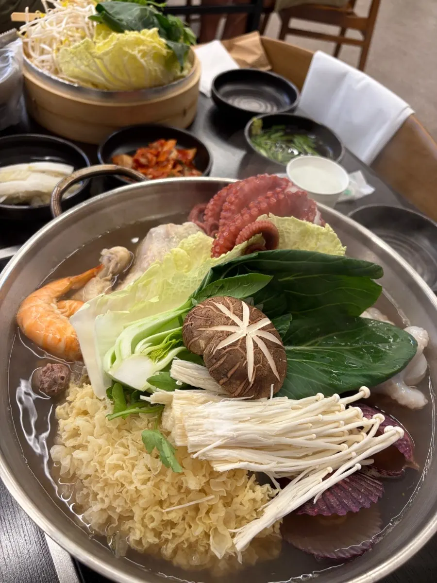 Haepumgye haesintang pot before boiling