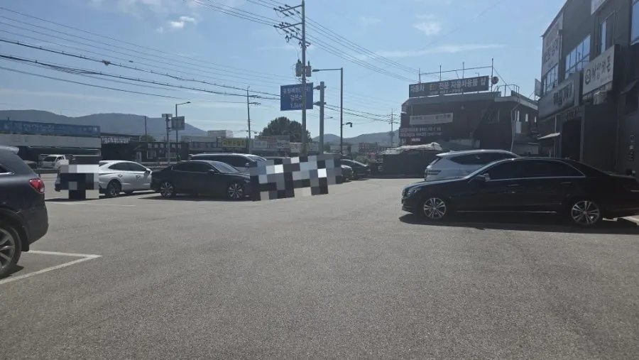 Spacious dedicated parking lot in front of the restaurant