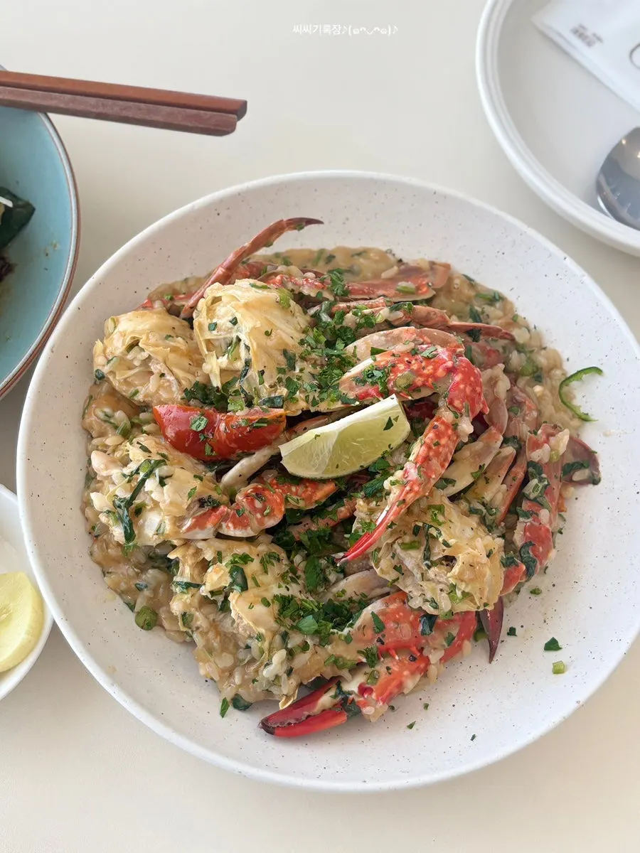 Full plate of Eoneu Dal's vongole pasta