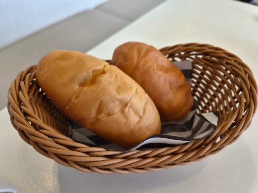 Pre-meal bread and cola