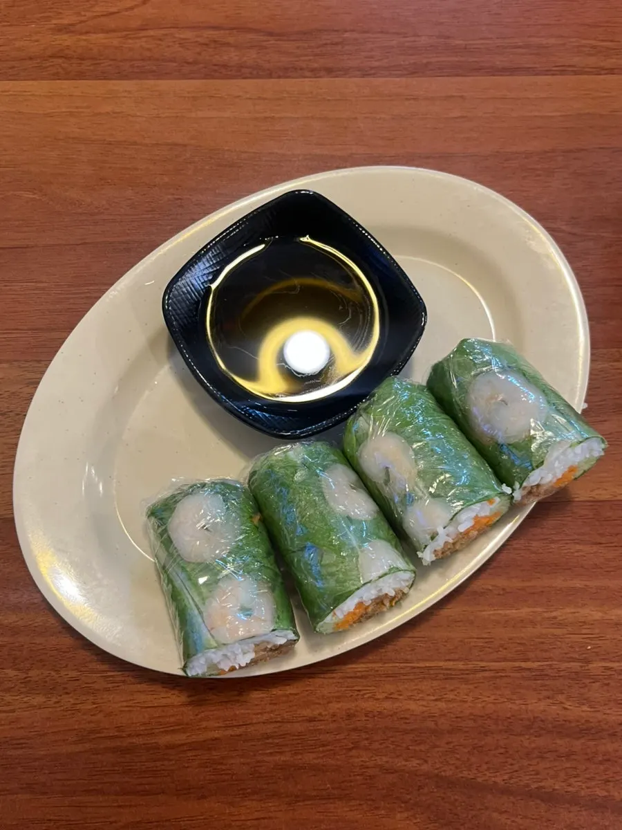 Freshly fried handmade Phodam cha gio spring rolls