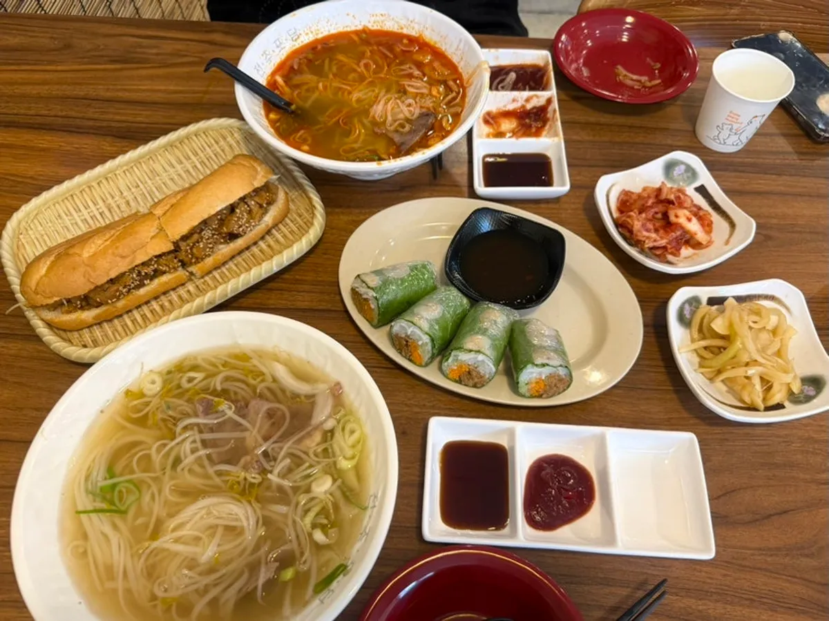 Pho table setting ordered at Phodam Jeonju City Hall Branch