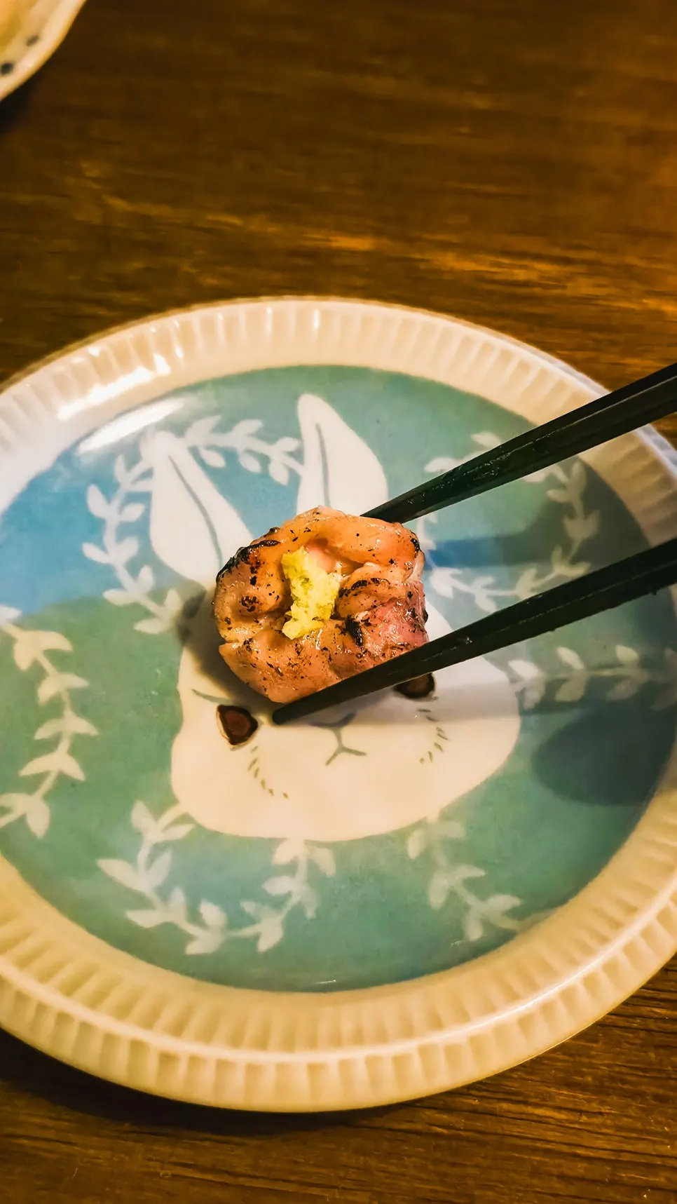 A plate of charcoal-grilled chicken thigh-and-scallion yakitori