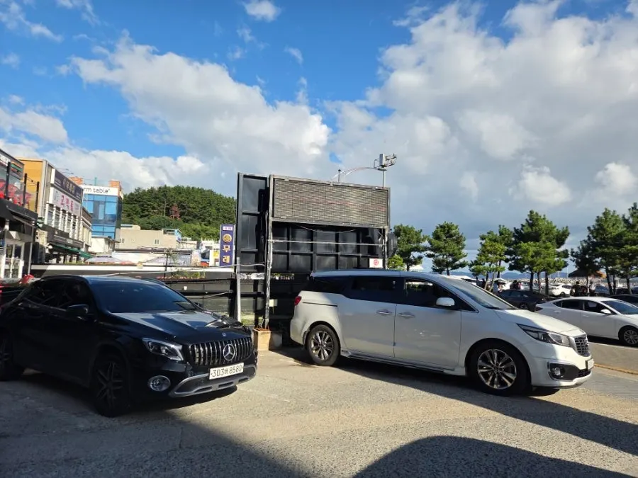 Exterior of Ppwang Mulhoe near Yeongildae Beach