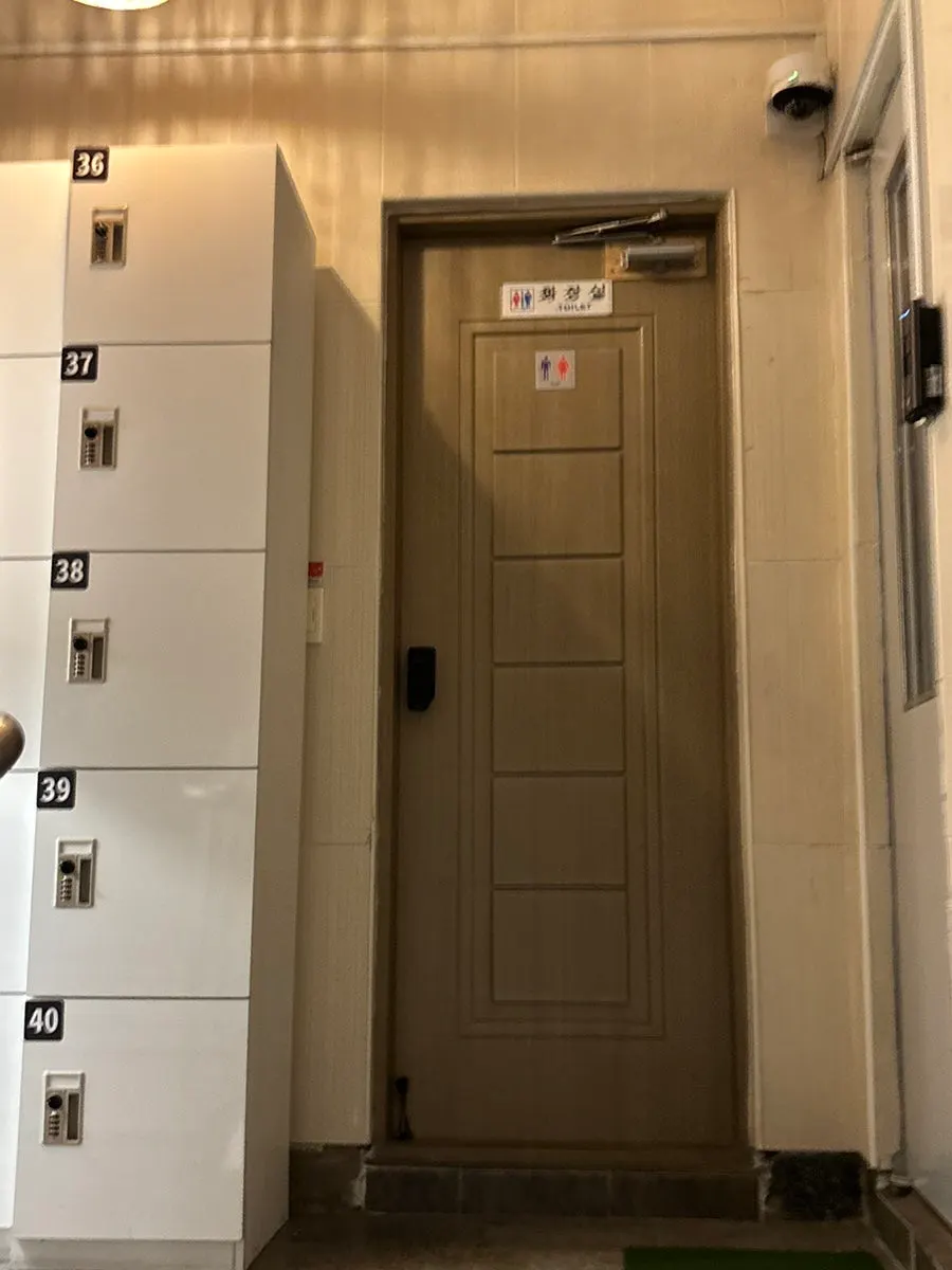 Hallway in front of the entrance leading to the restroom