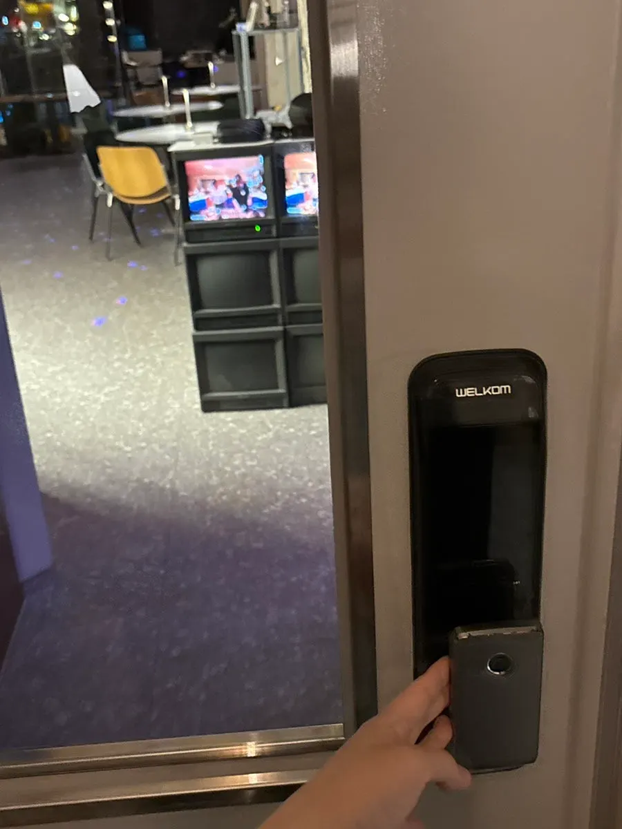 Overview of the interior of Rokdam Localdaum on the 2nd floor