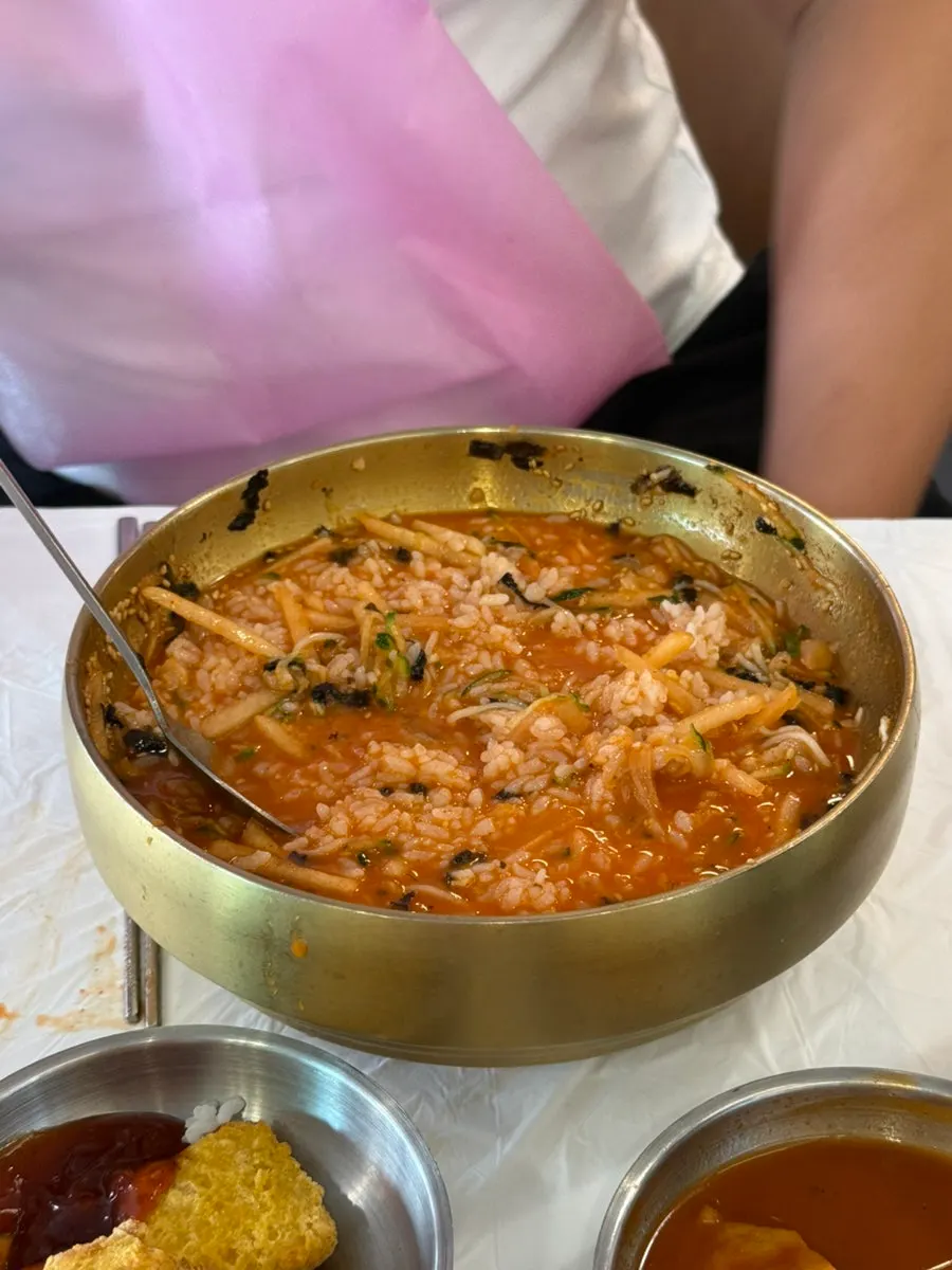 Somyeon noodles mixed into the mulhoe