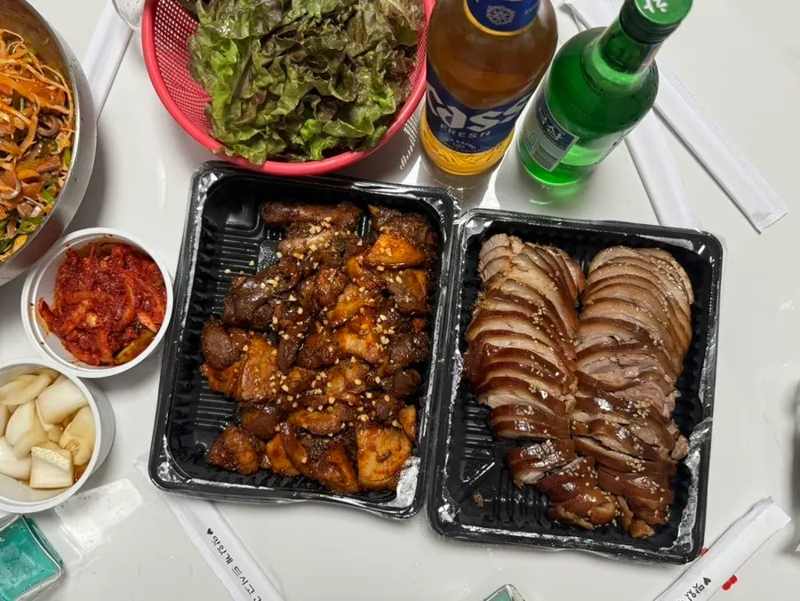 포장 뜯은 반반족발 왕족발과 불족발