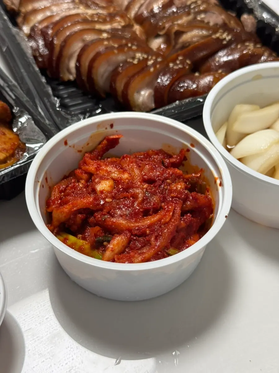 먹기 좋게 썰린 왕족발 살코기