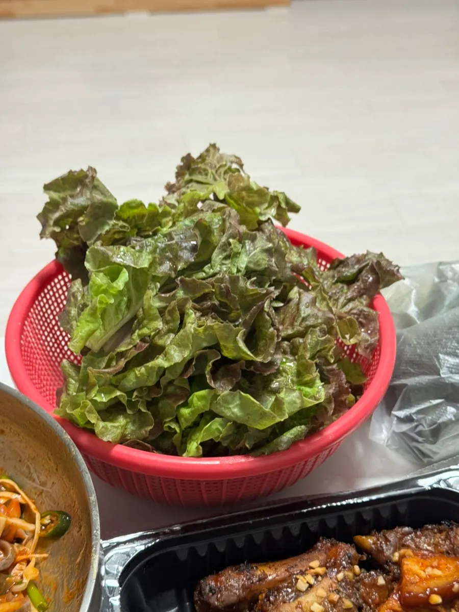살코기 가득한 앞다리 족발