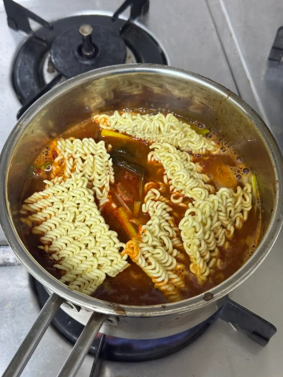 서비스로 받은 감자탕 포장