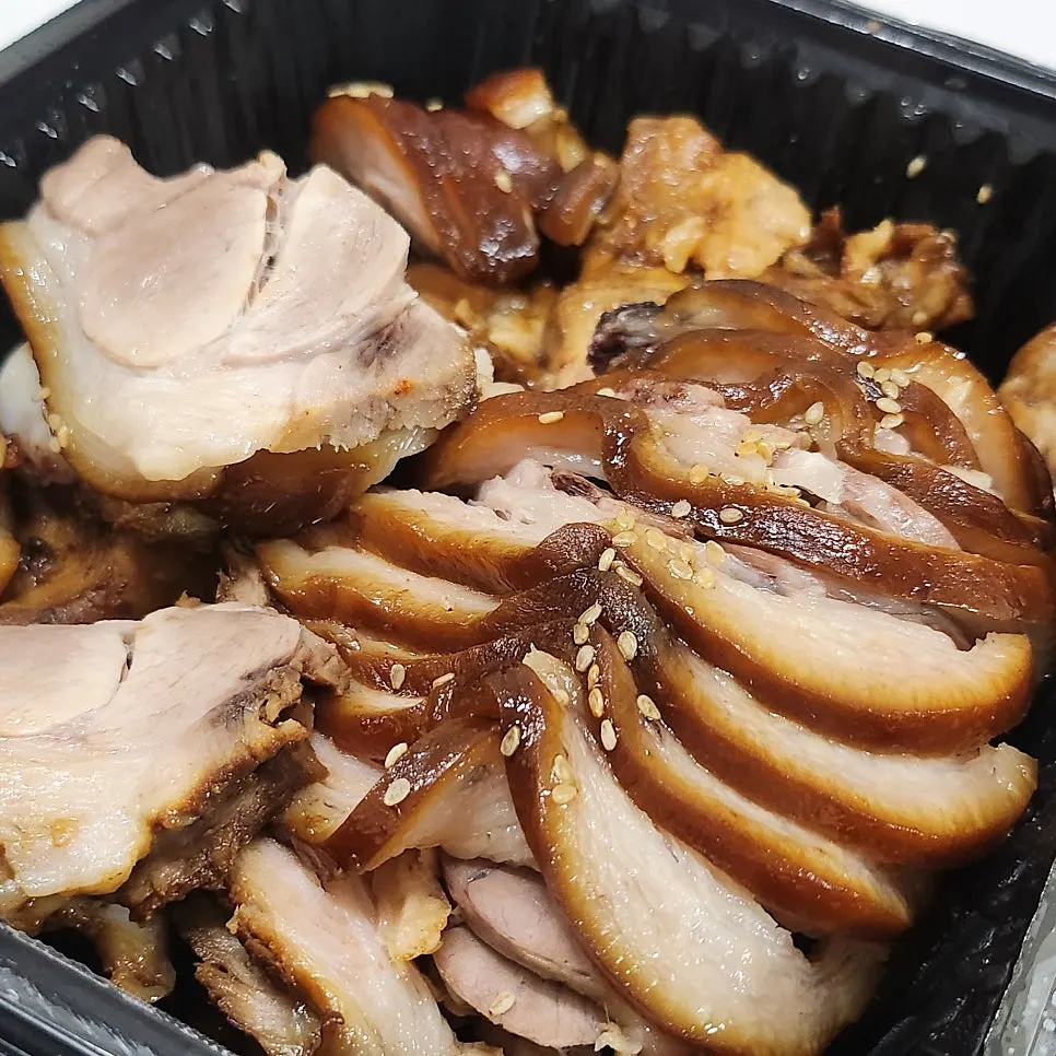 Takeout jokbal spread from Hwanggeum Jokbal Jangseong Branch