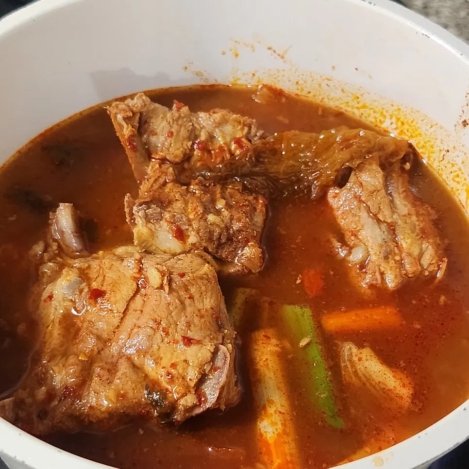 Ppyeodagwi haejangguk simmering in a pot
