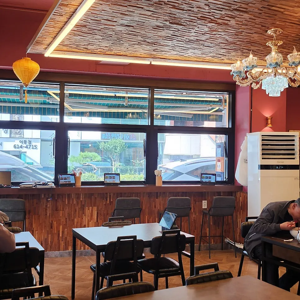 Interior table view at Hwamok Gaekjan