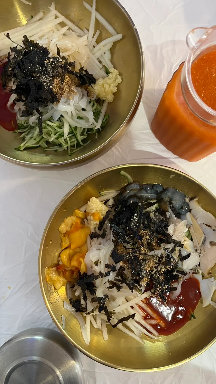 오이와 배, 김가루가 올라간 활어 물회