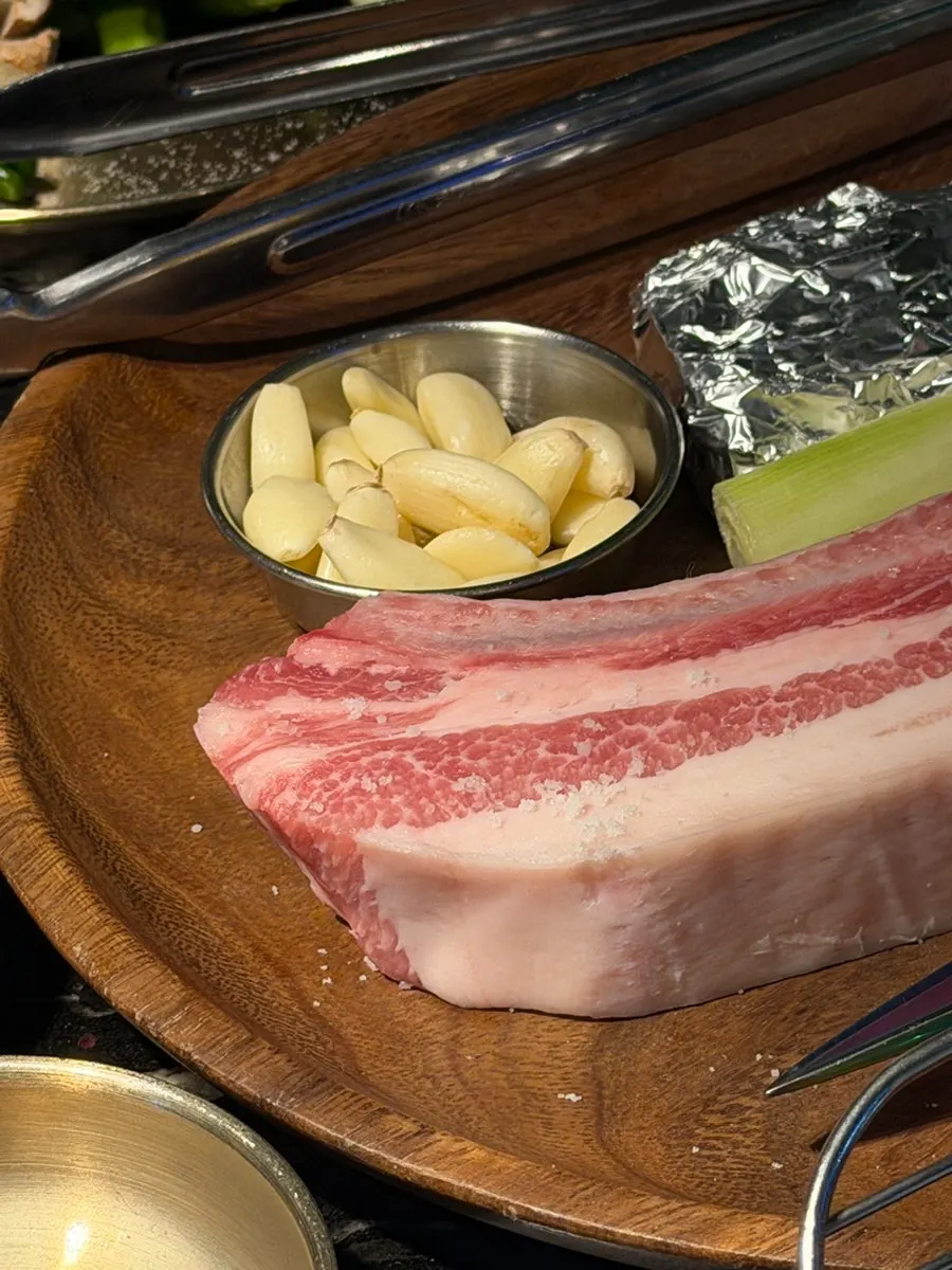 Various side dishes served with the meat