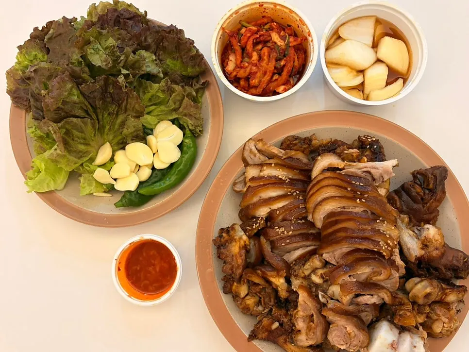 Cross-section of jokbal with chewy skin