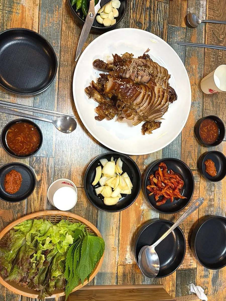 Free gamjatang served with the jokbal order