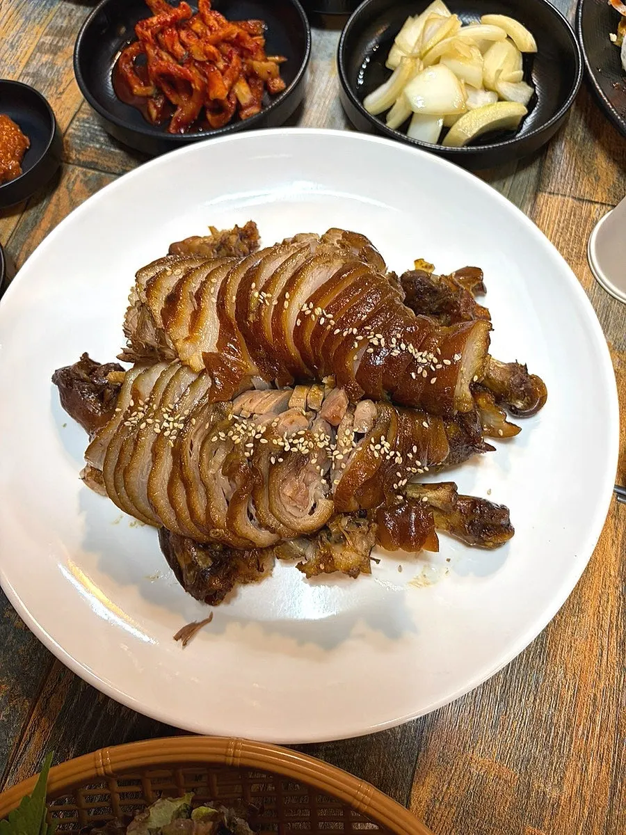 Close-up of front-leg jokbal meat