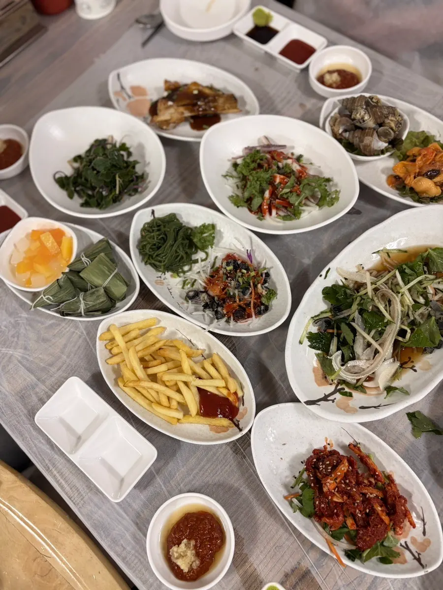 Snow crab set side-dish spread