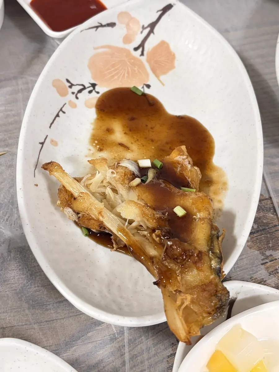 Snow crab set dishes suitable for eating with a child