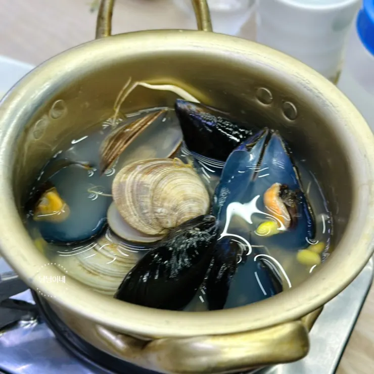 조개탕과 대게세트 반찬