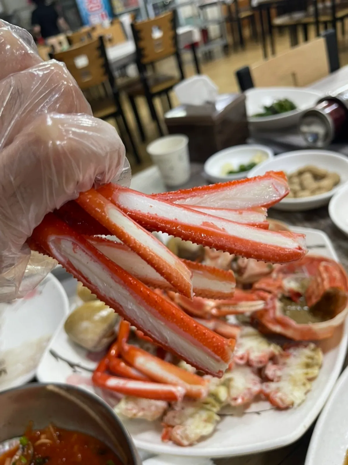투명하고 윤기 나는 모듬회