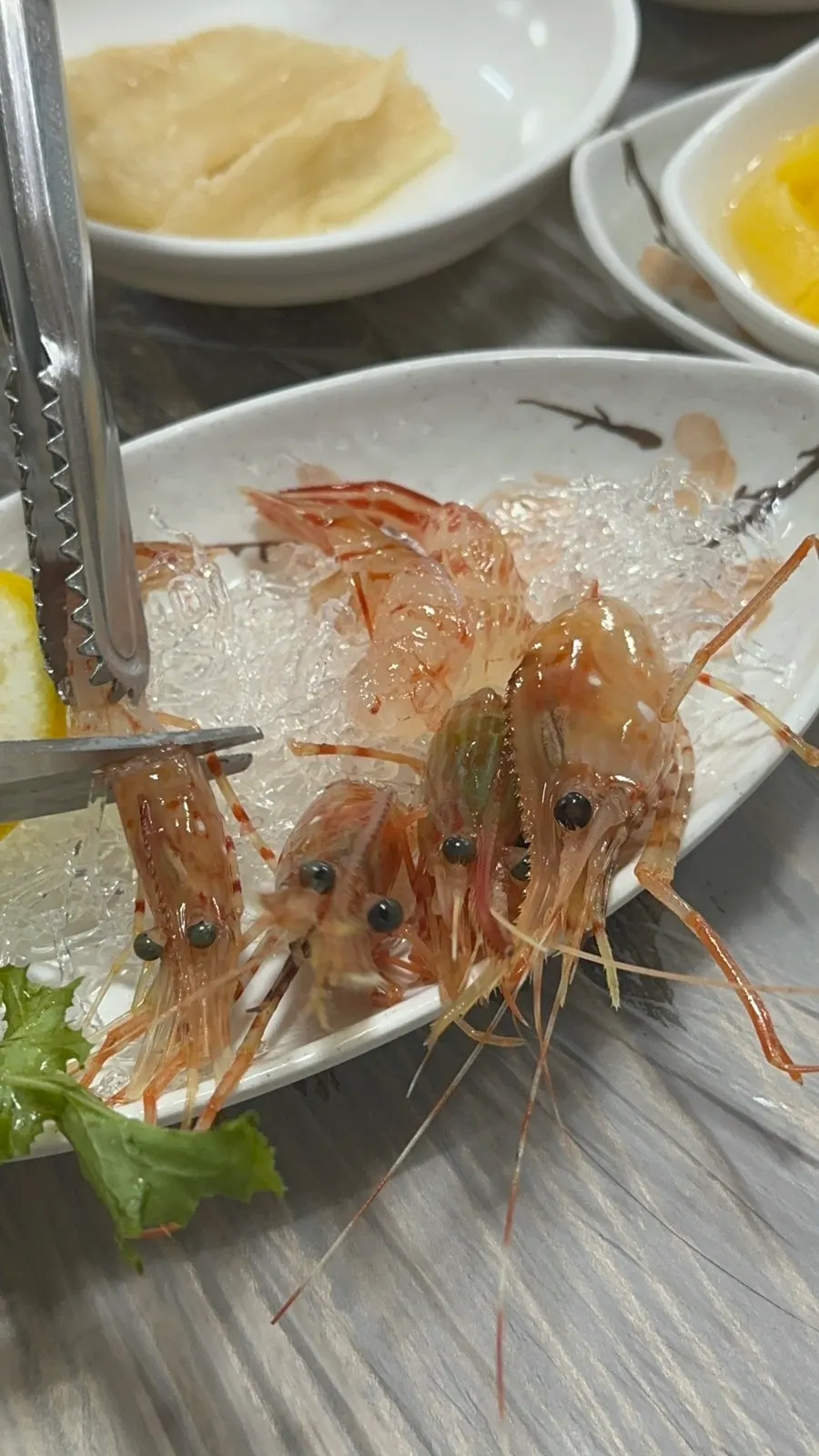 Empat ekor Dokdo shrimp yang dipesan secara à la carte