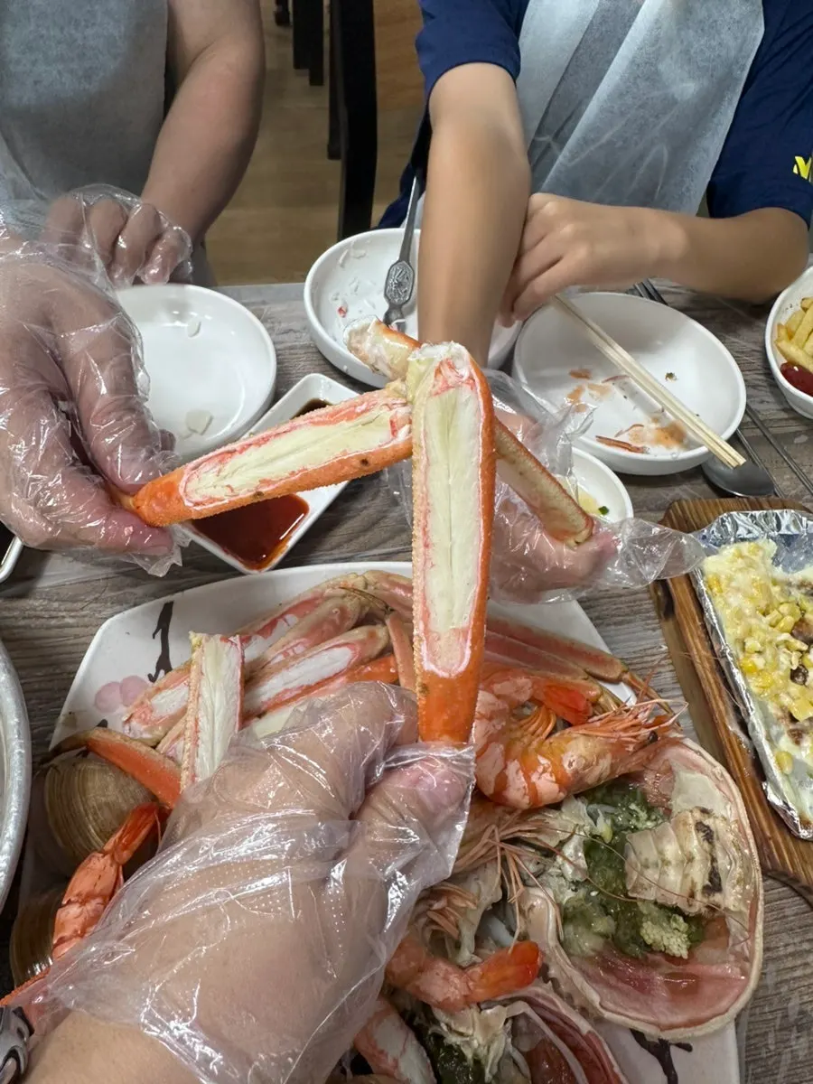 Isi kaki daegae bersama udang kukus