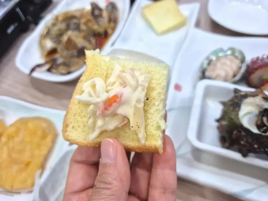 살얼음 육수의 물회 한 그릇