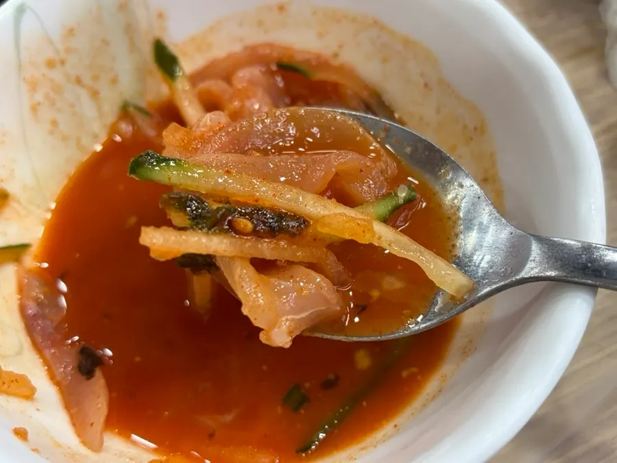 살얼음에 비벼 먹는 포항식 물회