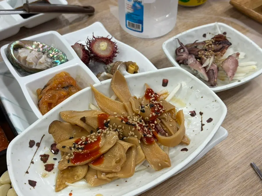 전복 멍게 소라 모둠 해산물 접시