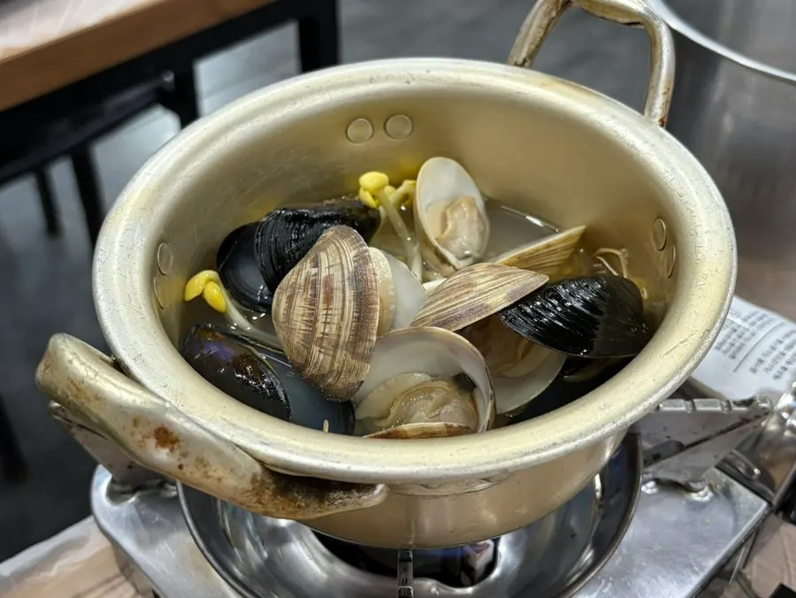 총알오징어찜과 버섯 소라장