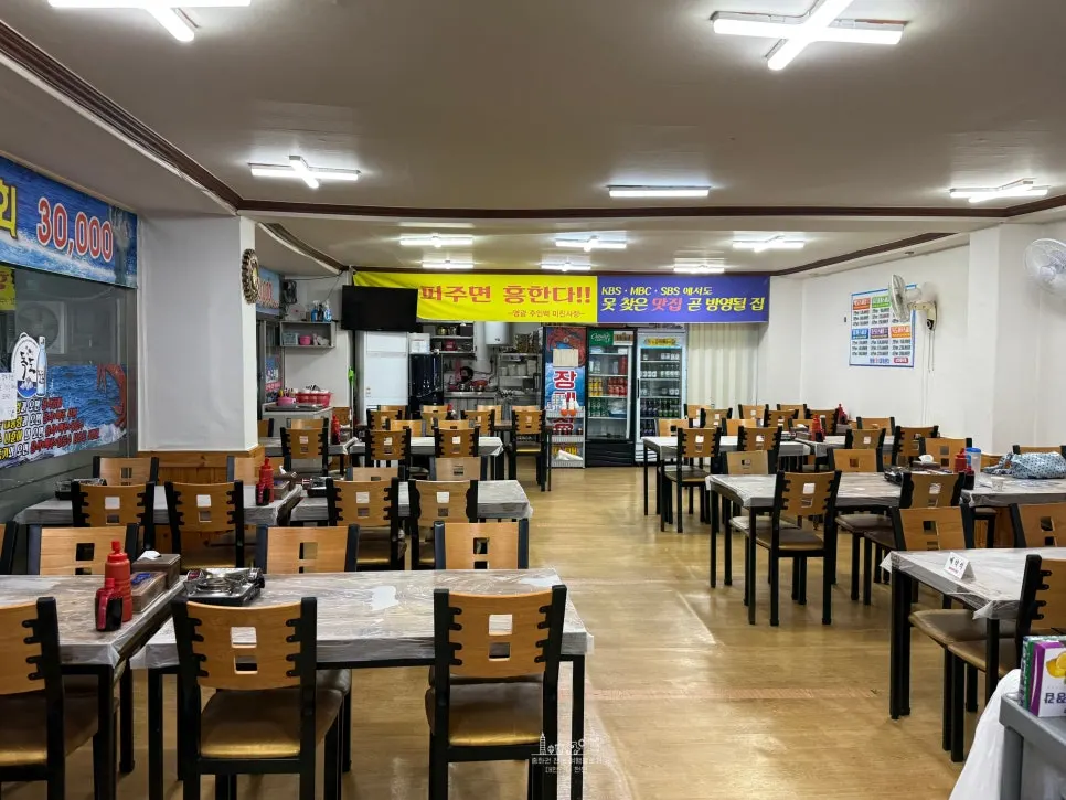 Spacious, clean seating inside Yeonggwang Hoe Daegae Center