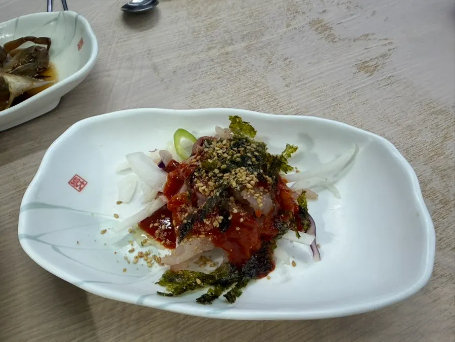 스끼다시로 나온 간장게장