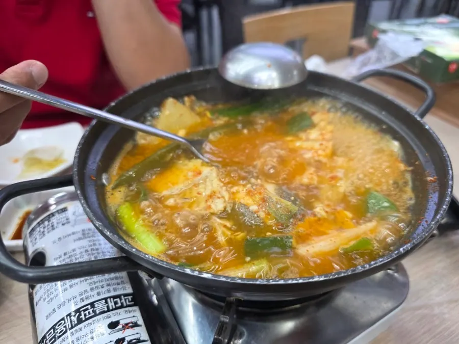 Spicy crab soup simmered to finish the meal