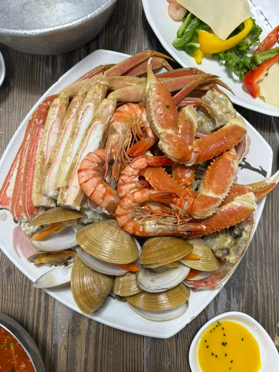 Full spread of snow crab at Yeonggwang Hoe Daegae Center, Jukdo Market, Pohang