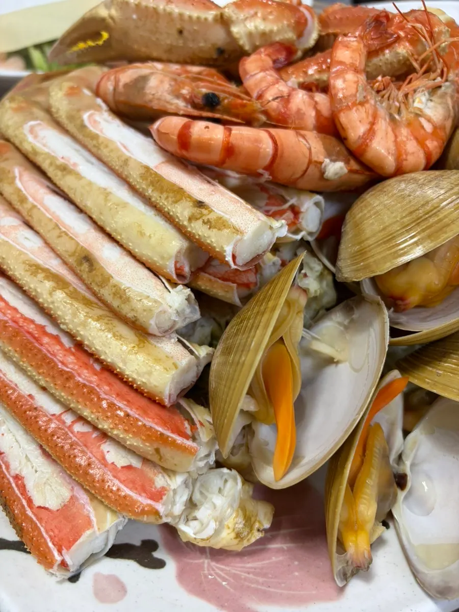 Bakdal crab set with complimentary clams and shrimp